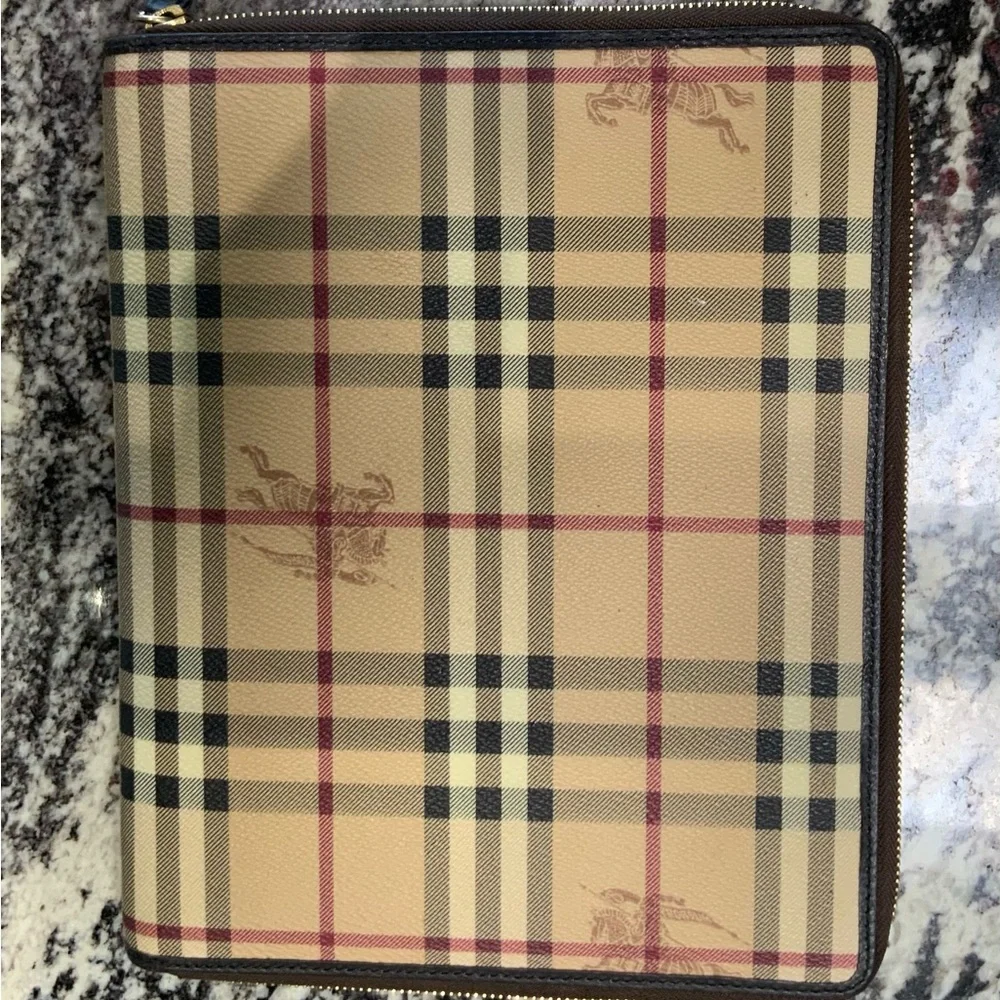 Authentic Burberry zippered Ipad cover w/ Dustbag, COA for Sm Early Gen ipads